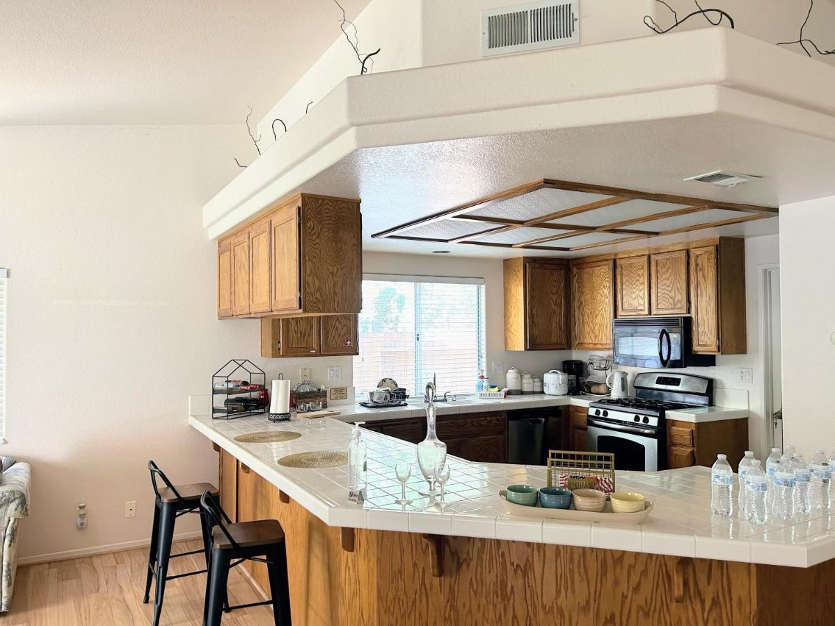Golden Saddle Suite With Tv And Private Bathroom Hemet Exteriér fotografie