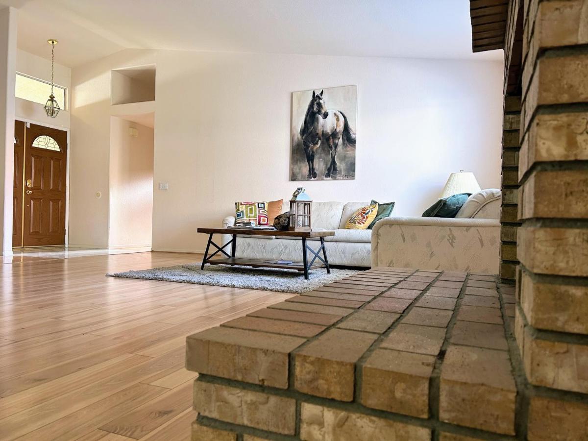 Golden Saddle Suite With Tv And Private Bathroom Hemet Exteriér fotografie