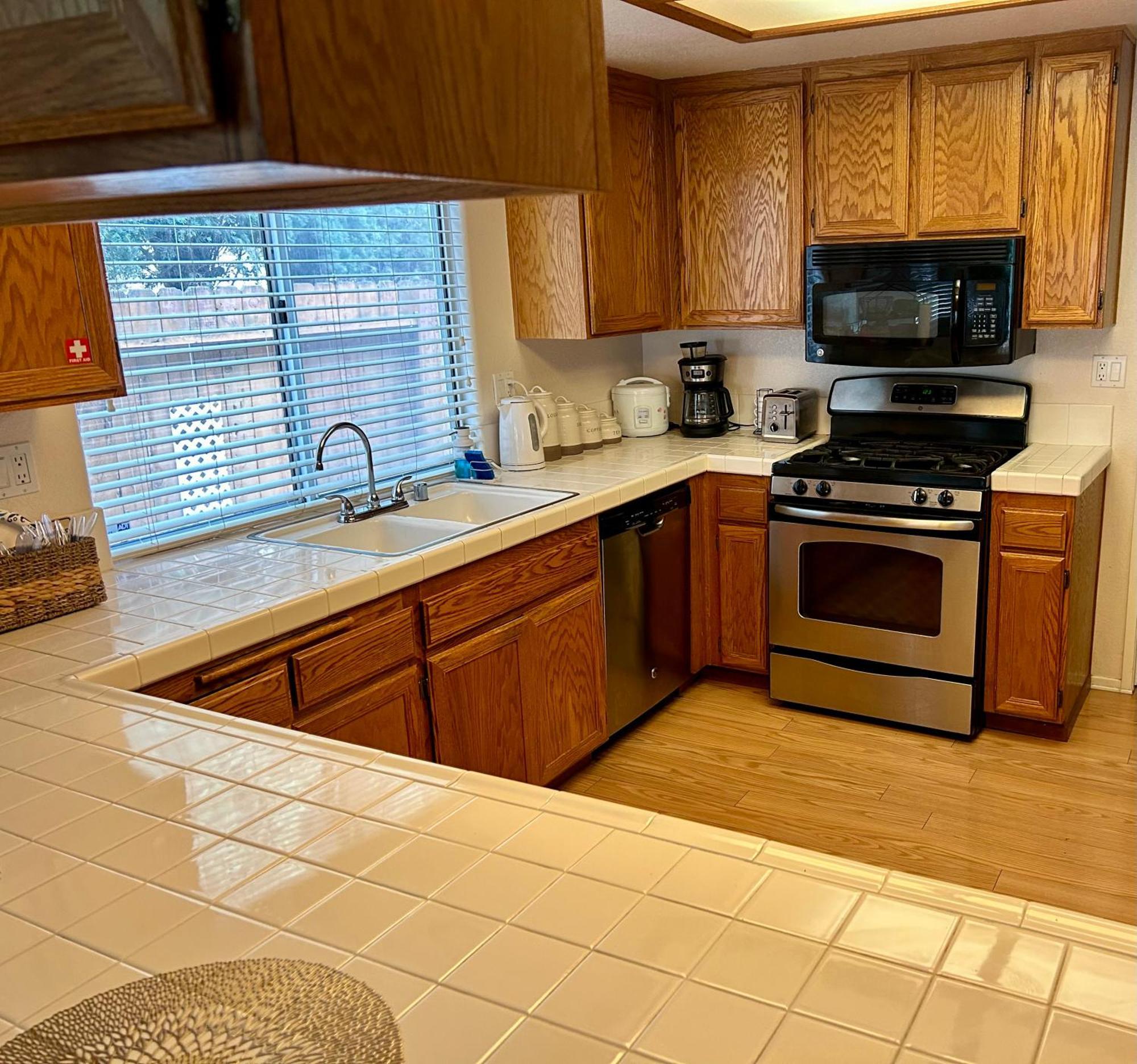 Golden Saddle Suite With Tv And Private Bathroom Hemet Exteriér fotografie