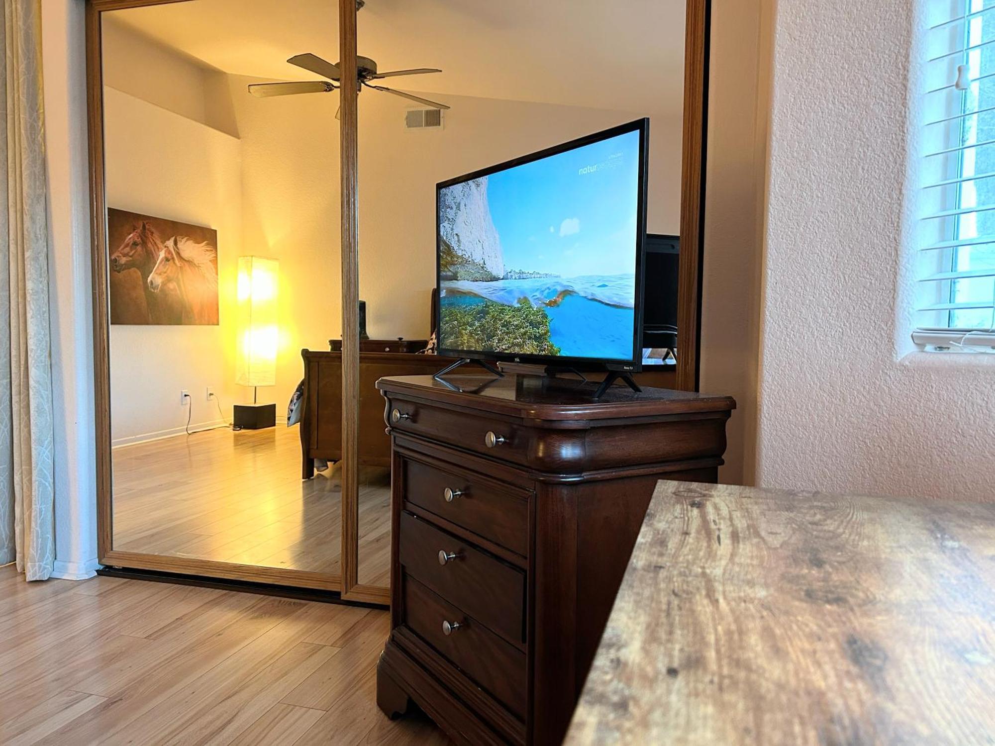Golden Saddle Suite With Tv And Private Bathroom Hemet Exteriér fotografie
