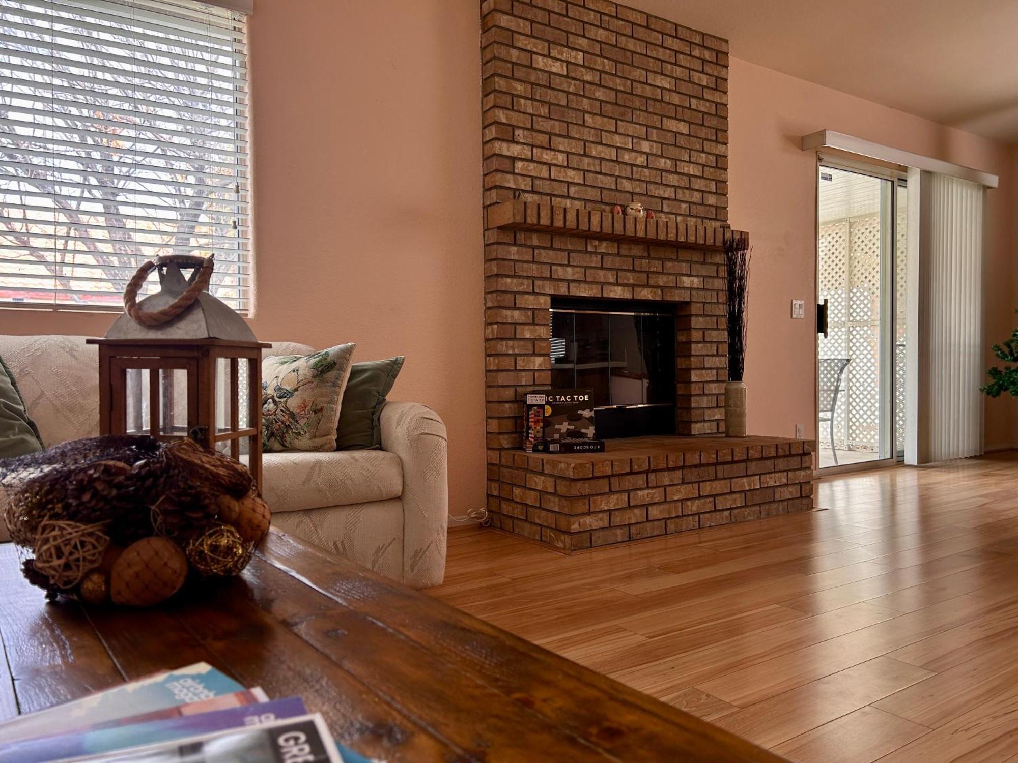Golden Saddle Suite With Tv And Private Bathroom Hemet Exteriér fotografie
