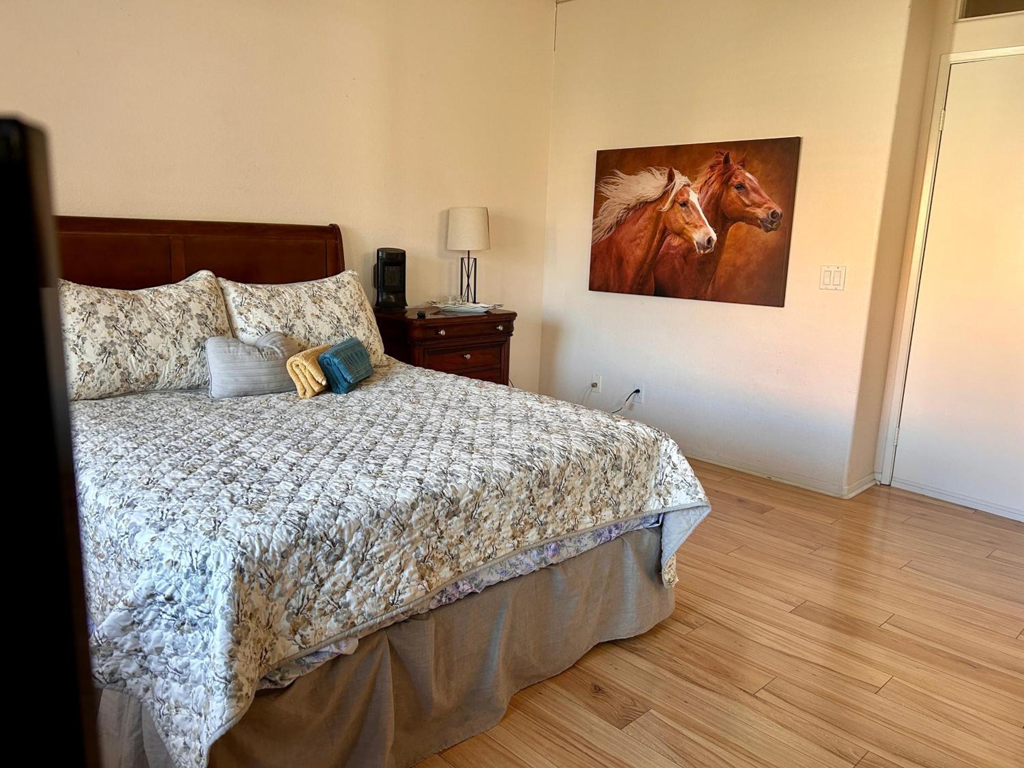 Golden Saddle Suite With Tv And Private Bathroom Hemet Exteriér fotografie