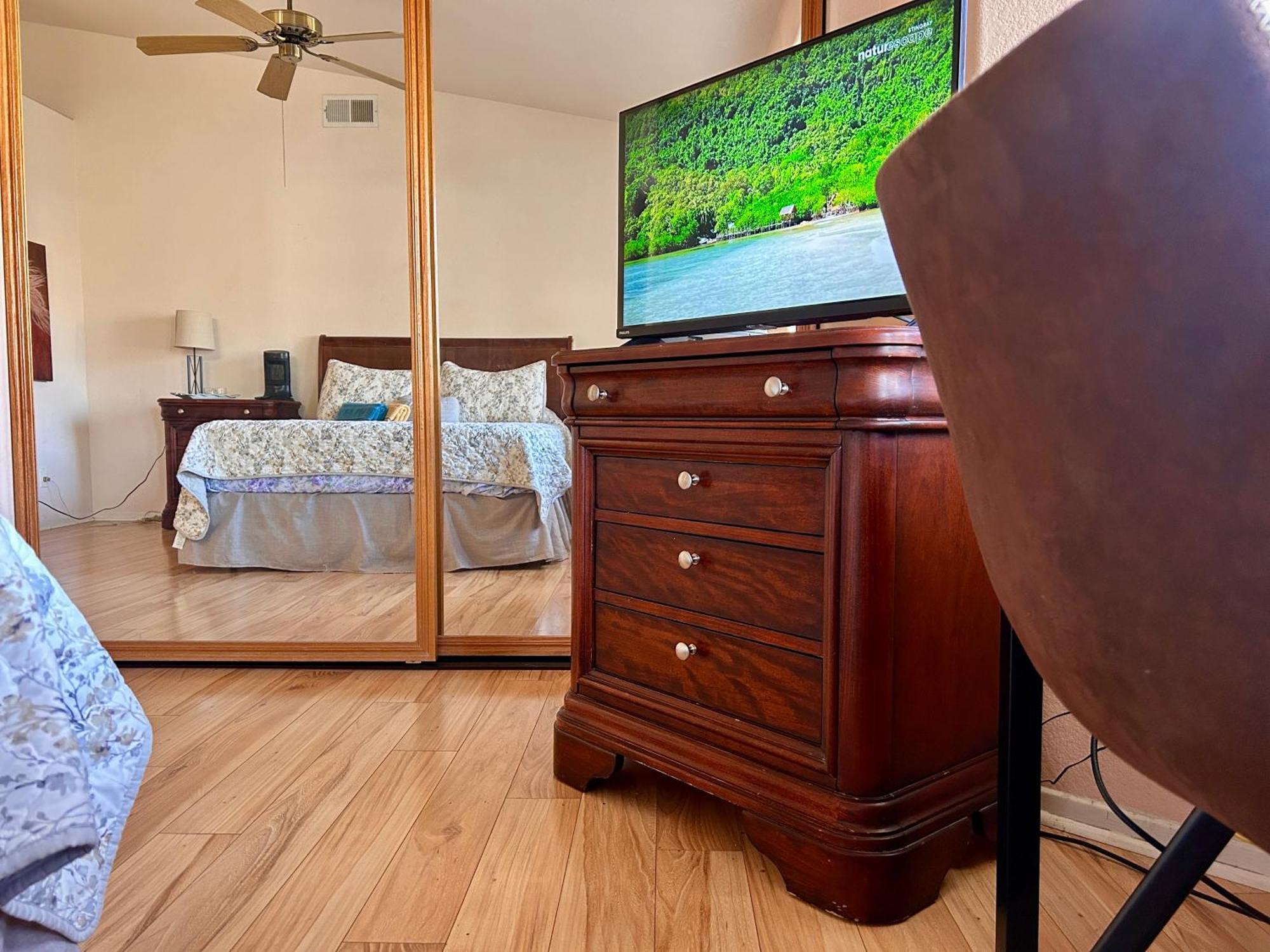 Golden Saddle Suite With Tv And Private Bathroom Hemet Exteriér fotografie